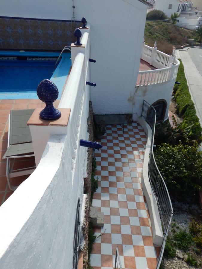 Adosado En Nerja Urb Flamingo Villa Exterior photo